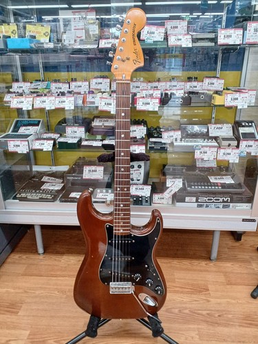 Fender stratocaster s - fender, 70's