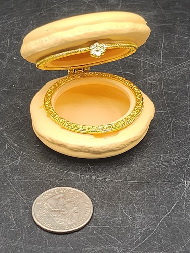 Two company macaron - two's,