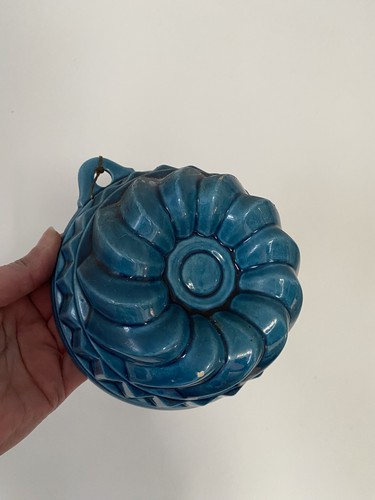 Vintage blue jelly mould - blue,