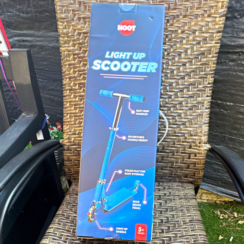 Hoot blue light - up, push