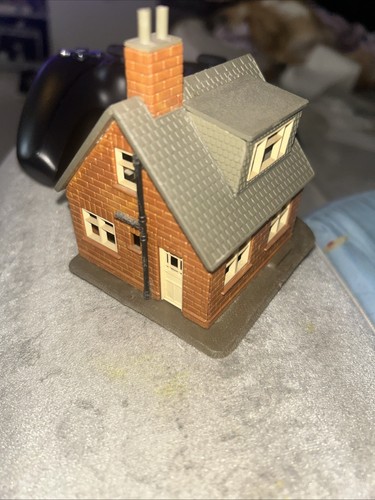 Gauge red brick detached - gauge,