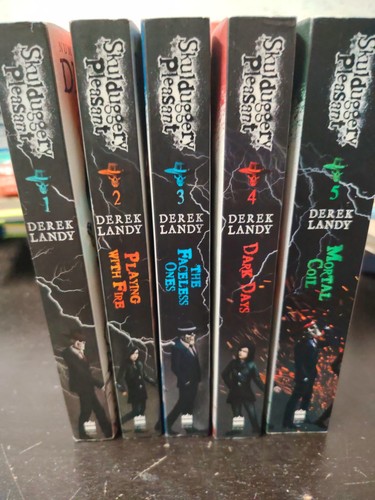Derek landy skulduggery - landy,
