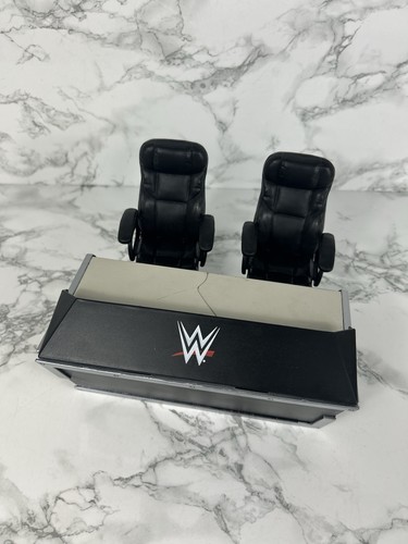 Wwe wrestling announcer - wwe, table