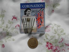 QUEENS CORONATION 1953 SOUVENIRS ~ CARDED CROWN HAIR GRIPS & GOLD-TONE MEDAL (2)