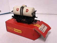 Hornby R015 Milk Tanker Wagon