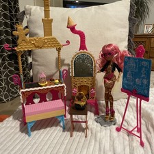 Ever After High Sugar Coated Kitchen and Ginger bread house doll. Mattel. 2013.