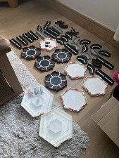 Hex Bug Bundle Tracks, Bugs