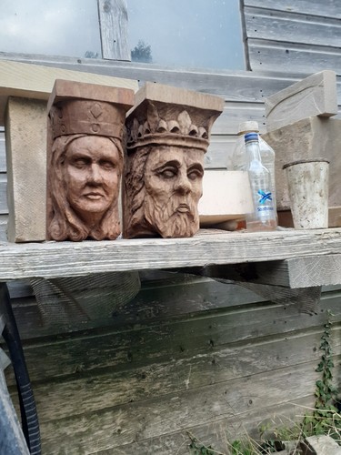 Old pair oak - of, corbels
