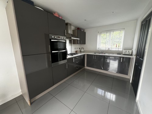 Modern shape gloss - modern, l-shape