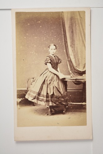 Child victorian dress book - victorian,