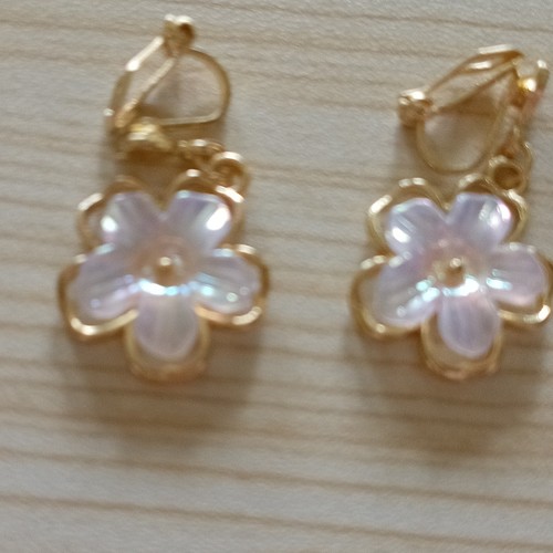 Costume gold tone white flower - costume,