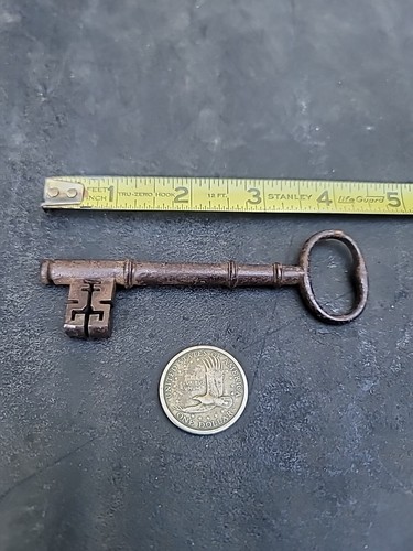 Old iron skeleton key - skeleton, key☆