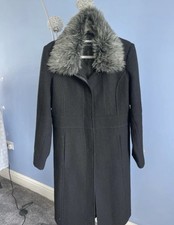 Stunning Wool Coat With Fur