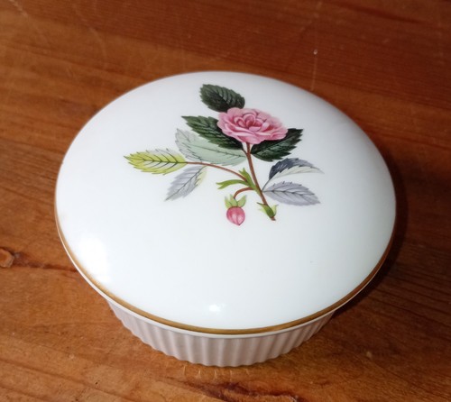 Wedgwood bone china hathaway - china,