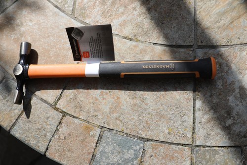 Magnusson cross pain - cross, hammer