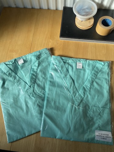 Too large neck scrub - too, v-neck
