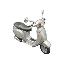 Maisto Italian Die-cast Scooter Piaggio VESPA 125cc Moped Model Silver figure