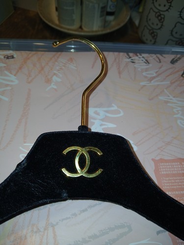 Chanel black velvet padded - black,