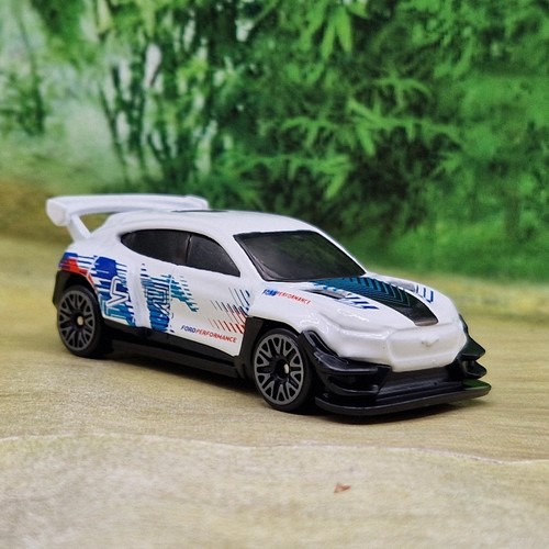 Hot wheels ford mustang mach - hot,
