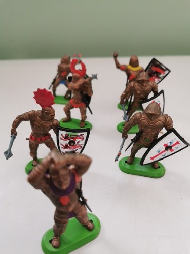 Britains gold knights 1987 7 - gold,