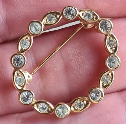 Wreath brooch lovely quality - wreath,