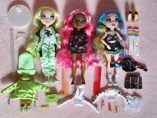 Rainbow High Bundle With Clothes And Accessories.          (123)