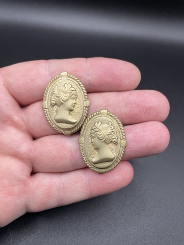 Vintage style gold tone - vintage,