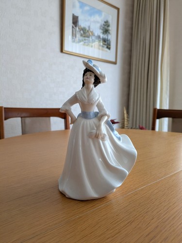 Royal doulton figurine - doulton,