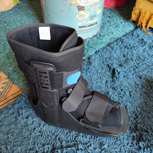 Inflatable walking boot - inflatable,