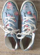 CATH KIDSTON LACE UP CANVAS PLIMSOLLS / PUMPS / SNEAKERS - BLUE FLORAL - SIZE 5