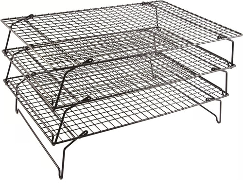 Biscuit cup cake - cooling, rack