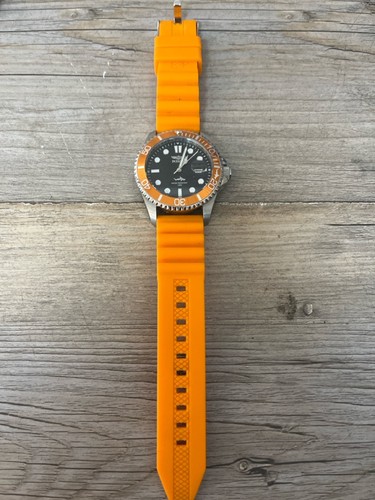 Invicta gent wristwatch - gent's,