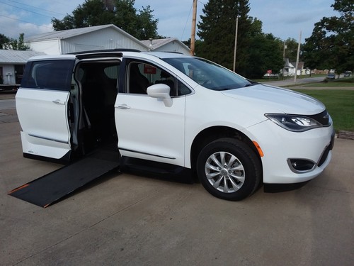 2017 chrysler pacifica touring - chrysler,