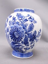 Vtg DELFT Mid 20th Century Blue White Floral 1953/964 VASE 19cm Tall - F04