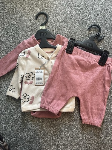 Baby girls upto - 1, month