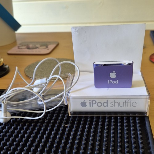 Apple ipod shuffle 4th - 4th, 2gb