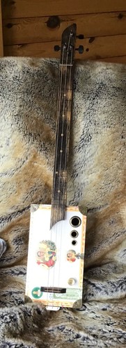 Cigar box guitar fretless - cigar,