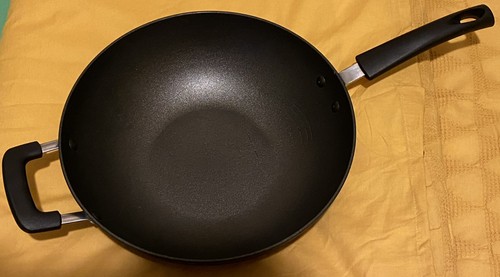 Large non stick black wok - black,