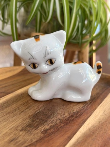 Vintage small porcelain cat - small,