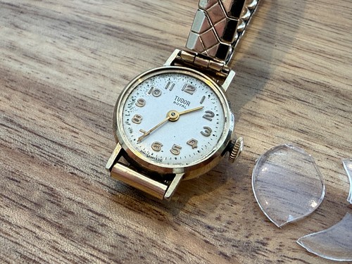 9ct gold vintage tudor - 9ct,