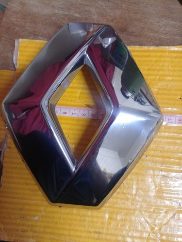 Front grille emblem badge - front,
