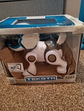 black an blue teksta robotic