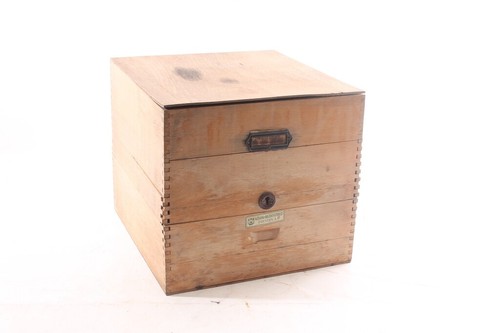 Old wooden box - x,