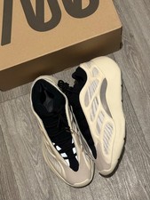 Adidas Yeezy Boost 700 V3