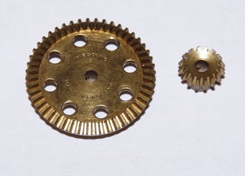 Meccano parts 30a - 30a+30c, bevel