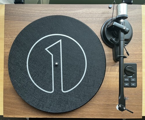 One bluetooth turntable - by,