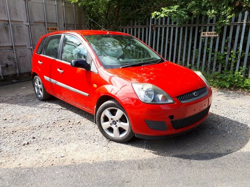 Breaking red fiesta mk6 door - 5,