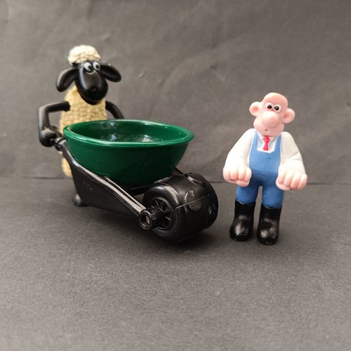 Wallace shaun the sheep - shaun,