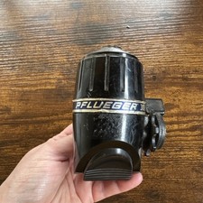 Pflueger  305sx Fishing Reel