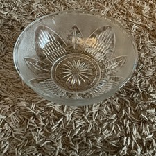 Decorative Clear Glass Fruit/Trifle Dish Round Bowl Leaf Design Good Condition